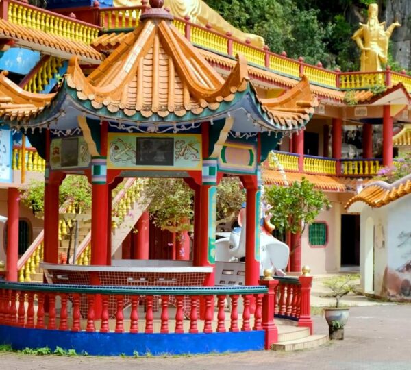 Sam Poh Tong Cave Temple in Ipoh featured on the Malaysia Tour 6 Nights 7 Days.